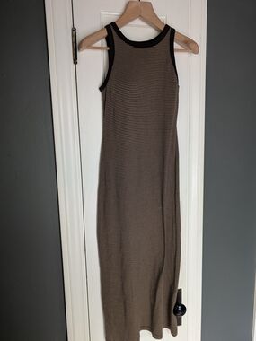 Uniqlo Black and Cream Sleeveless Stripe Maxi Dress